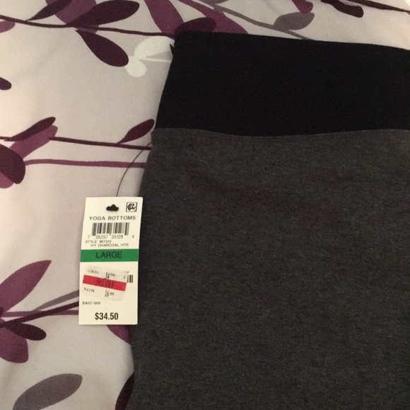 NEW Material Girl Active Yoga Bottoms “Gym Squad” - Picture 5 of 6